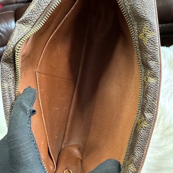 Authentic Louis Vuitton Monogram Compiegne 28 Clutch/Toiletry Bag - Picture 11 of 14